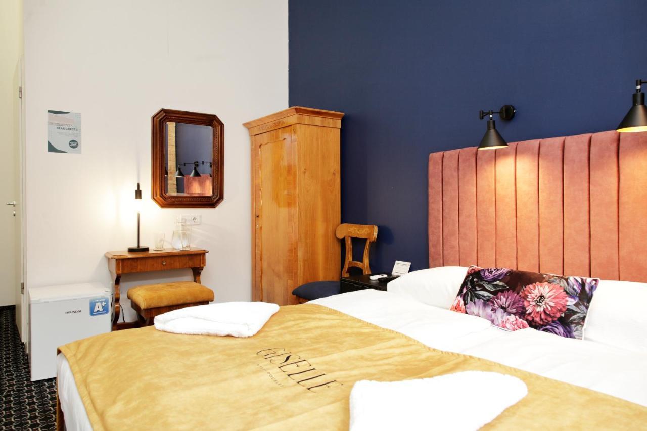 Hotel Giselle Vintage Doubles *
