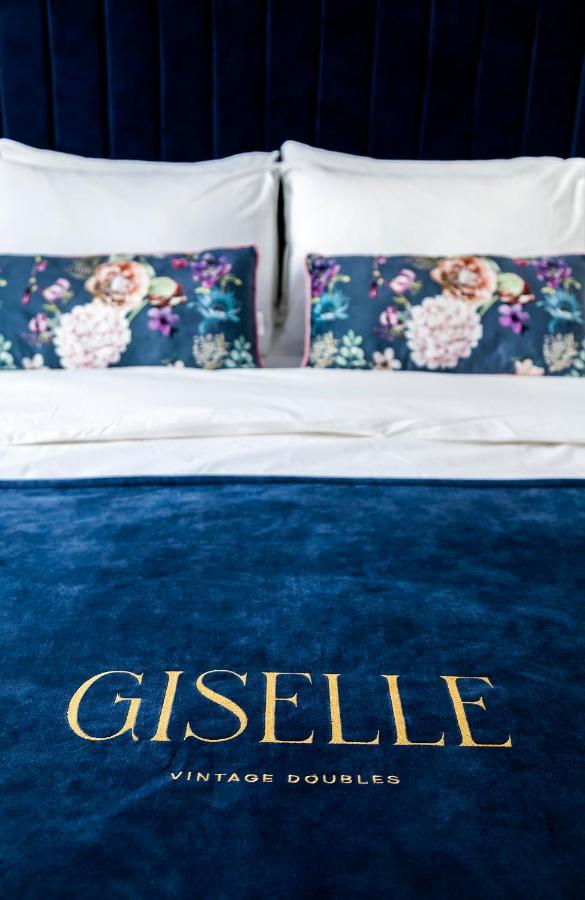 Giselle Vintage Doubles *
